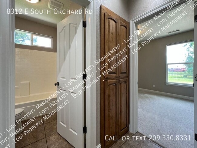 Building Photo - 8312 E Orchard Rd
