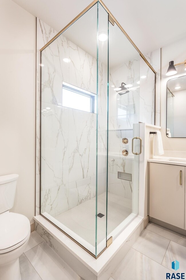 Building Photo - 2803 S Terry Ave