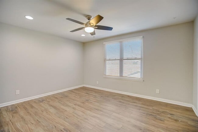 Building Photo - 2507 Rogge Ln