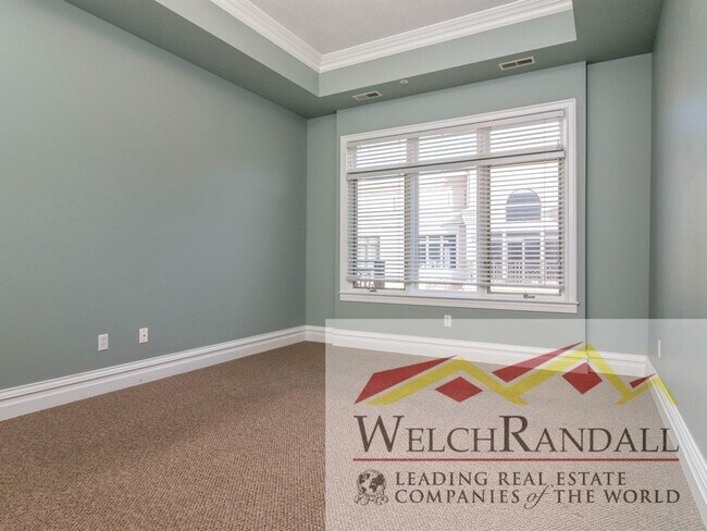 Building Photo - Spacious 2-Bedroom Condo in Prime Downtown...