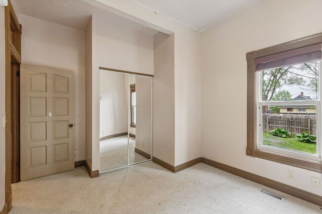 Building Photo - 2 Bedroom In Field Club!!
