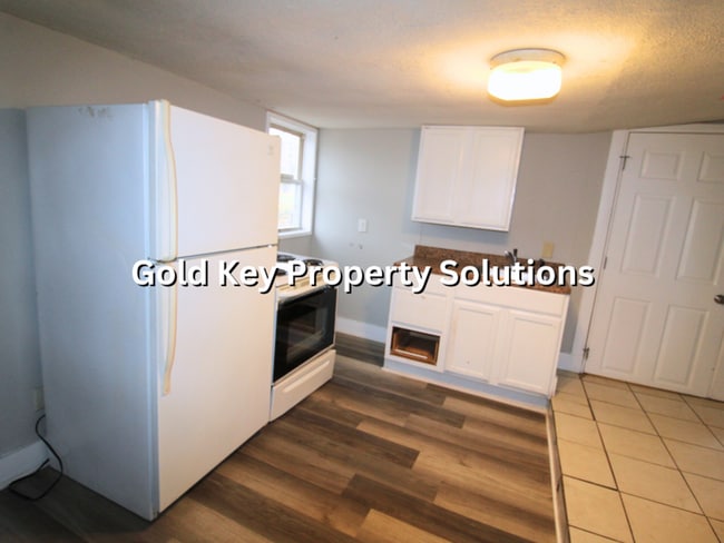 Building Photo - All Electric 2 BR 1 BA House with Main-Level Laundry Hookups (NO SECTION 8)