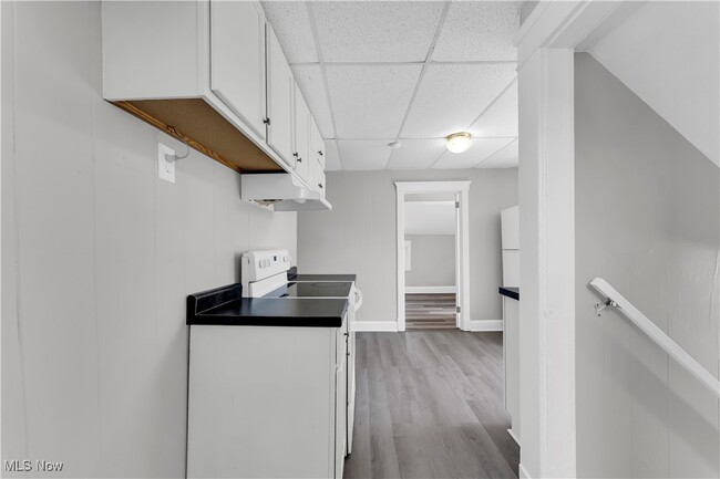 Building Photo - 352 7th St