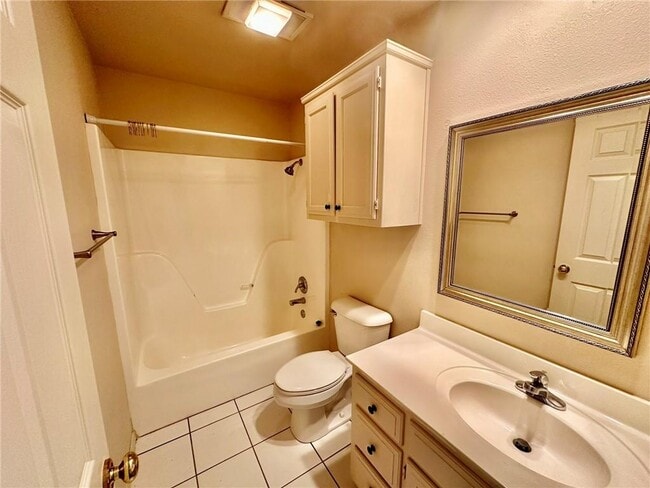 Building Photo - 14902 Dutchmans Dr