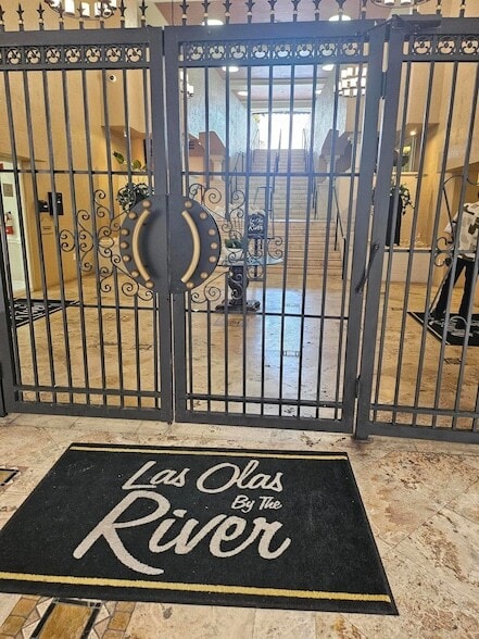 Building Photo - 520 SE 5 Ave