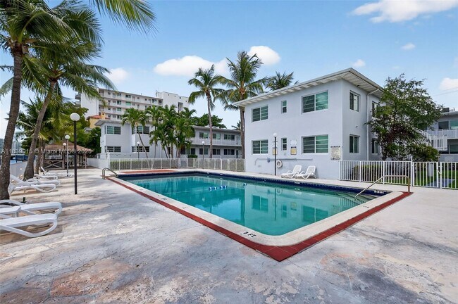 Building Photo - 7207 Bay Dr