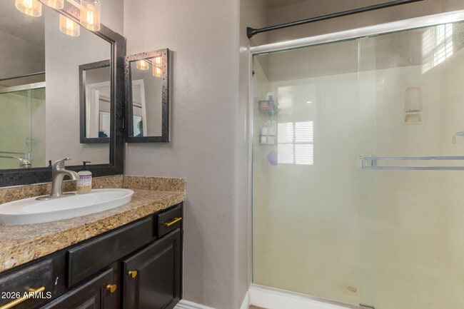 Building Photo - 610 E Roosevelt St