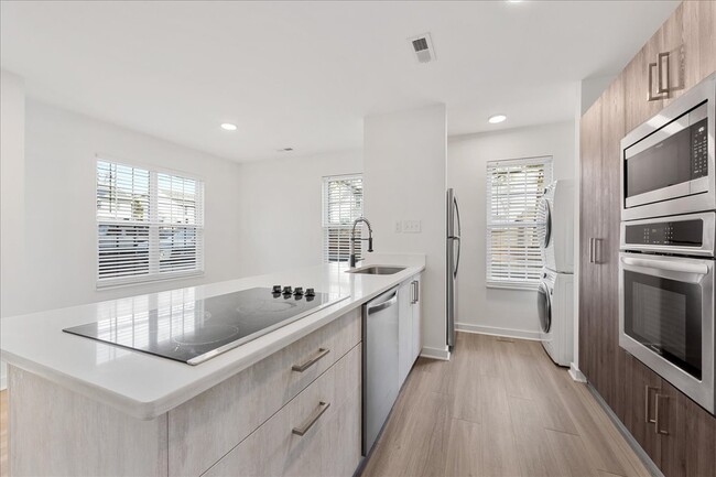 Building Photo - 1513 Briar Creek Rd