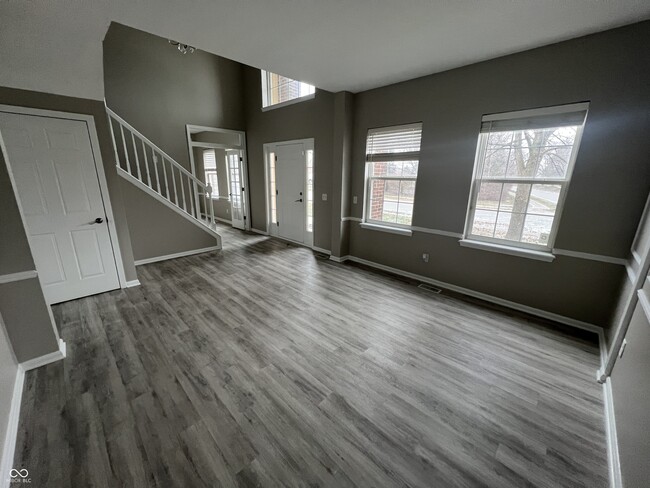 Building Photo - 344 W Columbine Ln