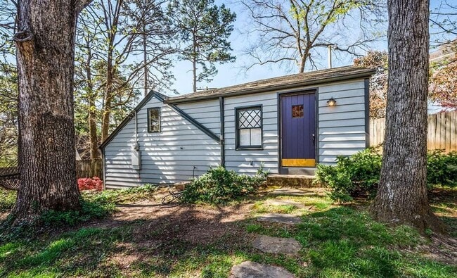 Primary Photo - Charming Cottage for Rent Near UT