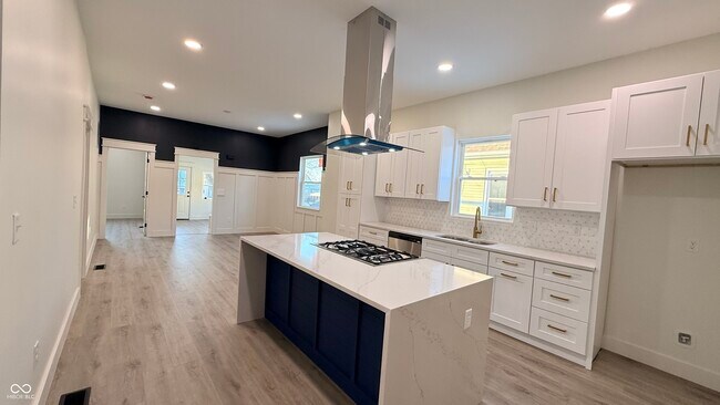 Building Photo - 1835 Applegate St