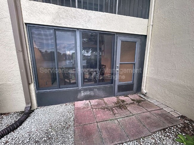 Building Photo - 217 Woodlake Wynde