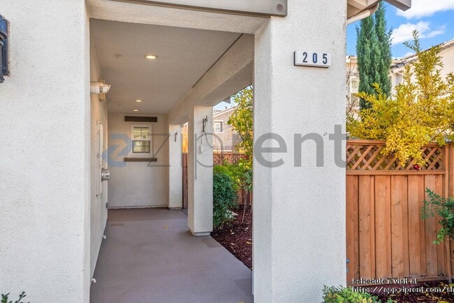 Building Photo - 205 Vereda del Turia