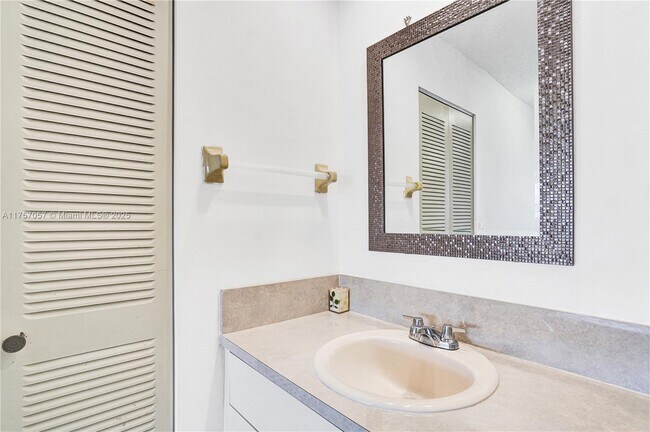 Building Photo - 7150 Indian Creek Dr