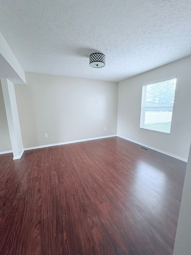 Building Photo - 7735 Royal Park Dr