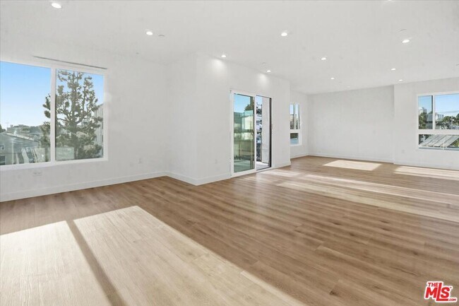 Building Photo - 1820 Prosser Ave