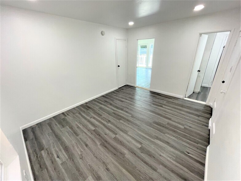 Building Photo - 8650 Orion Ave