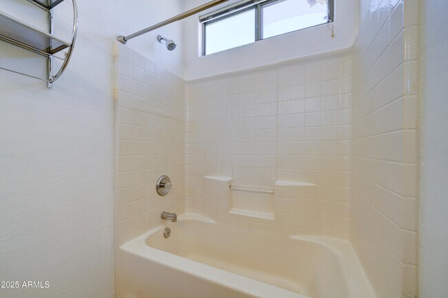 Building Photo - 8900 E Rainier Dr