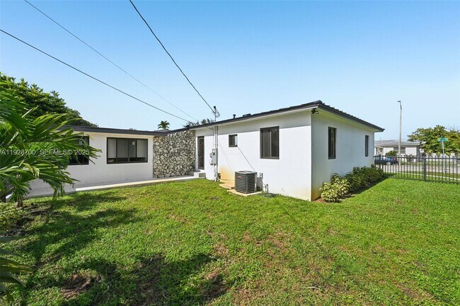 Building Photo - 5152 SW 6th St