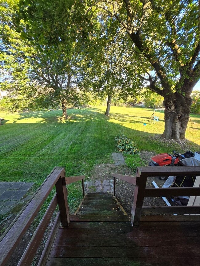 Building Photo - Spacious two-bedroom townhome in Stockerto...
