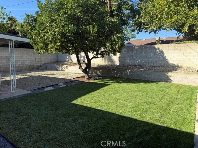 Building Photo - 1488 Bussey St W