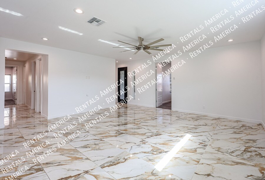 Building Photo - 347 E La Mirada Dr