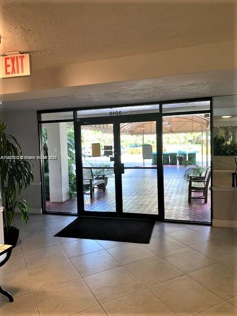 Building Photo - 3010 N Course Dr