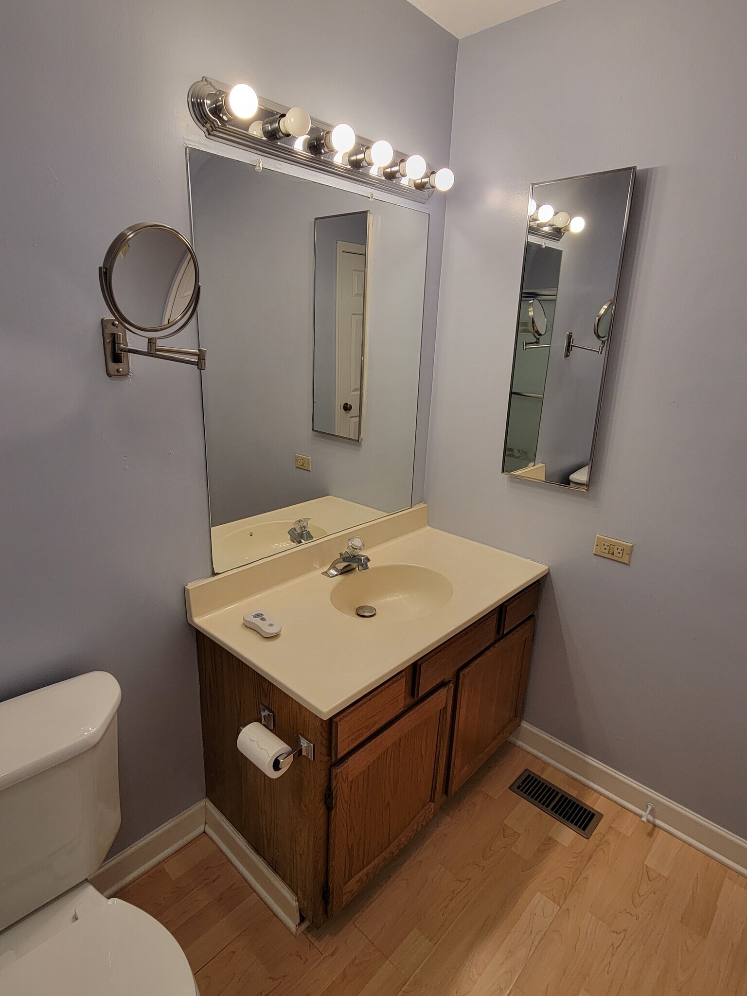 Building Photo - 2116 Rugen Rd