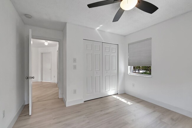 Building Photo - Boca Raton Modern Comfort Meets Florida Ch...