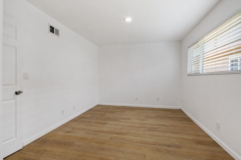 Building Photo - 3948 W 178th St