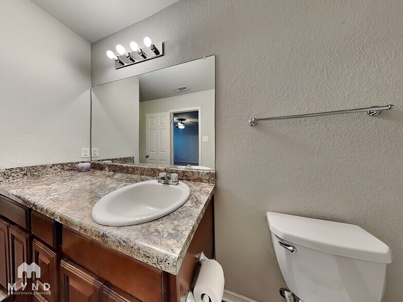 Building Photo - 940 Pinehurst Loop