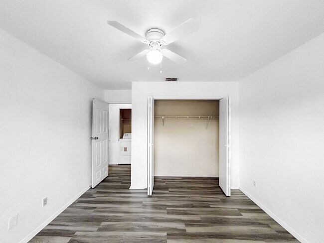 Building Photo - 1400 Gandy Blvd N