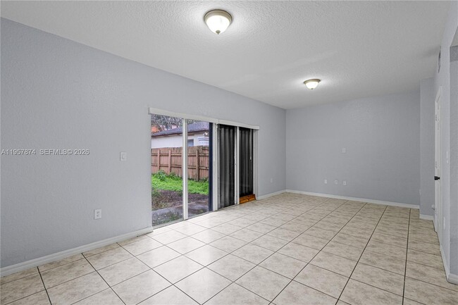 Building Photo - 865 SW 6th Ct