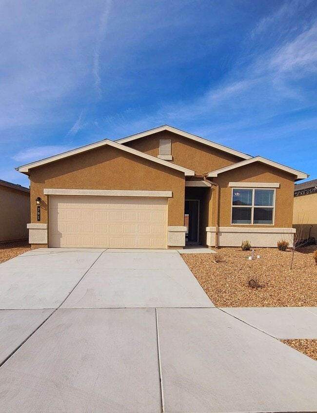 Building Photo - 4 bed 2 bath 1537 sq ft home
