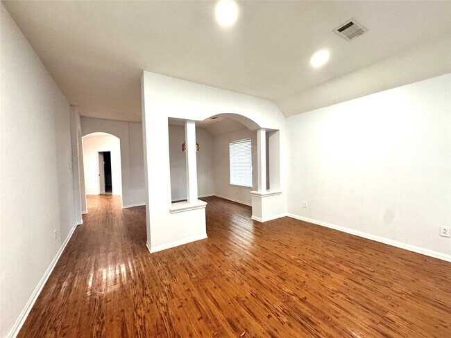 Building Photo - 3002 Summerfield Ridge Ct