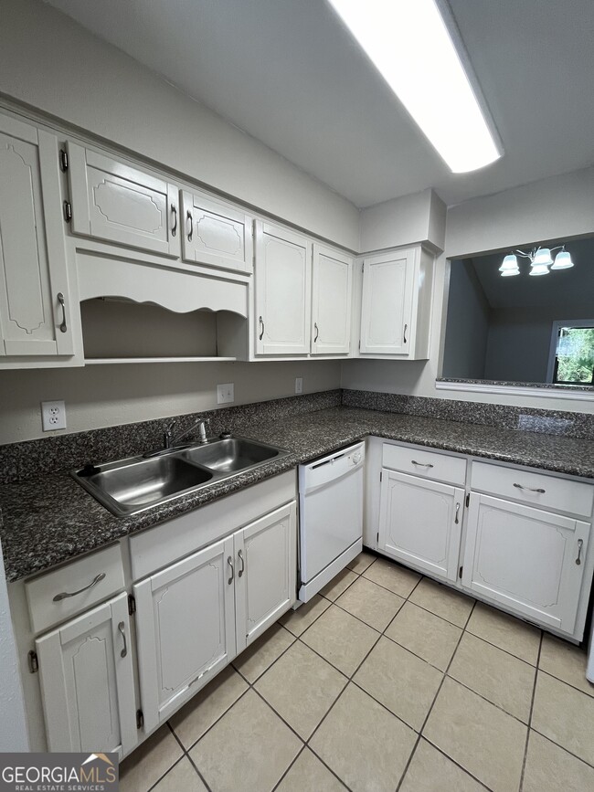 Building Photo - 419 Admiral's Walk Dr