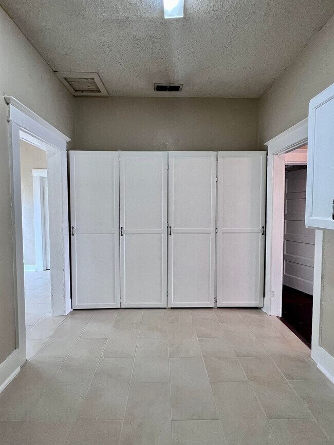 Building Photo - 2016 Rosario St