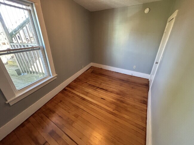 Building Photo - Spacious 4BR / 2BA Sanford Apartment with Heat Included!