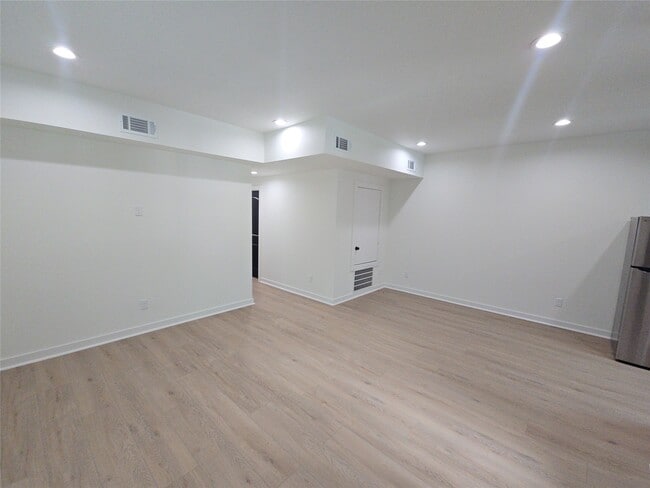 Building Photo - 8101 Venus St