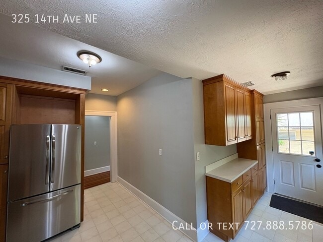 Building Photo - 325 14th Ave NE