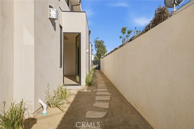 Building Photo - 4827 Stansbury Ave