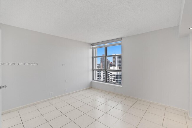 Building Photo - 19101 NE 36th Pl