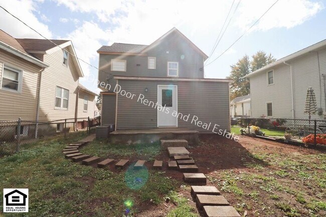 Building Photo - 506 5th St