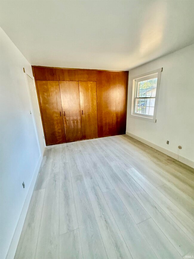 Building Photo - 404 S Hickory Dr