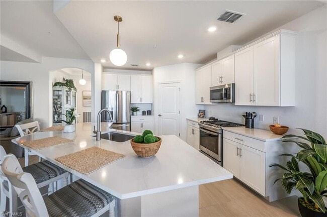 Building Photo - 16570 Ridgeview Cir