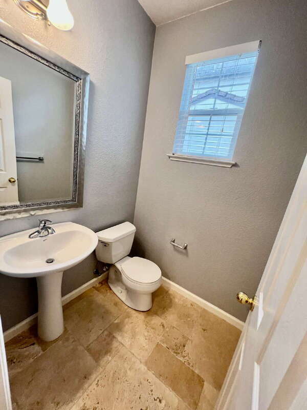 Building Photo - 668 Granite Ln