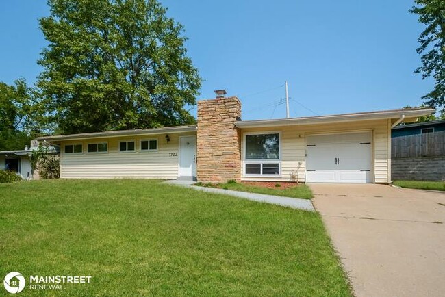 Primary Photo - 1722 Ridgewood Dr, Crestwood, MO 63126