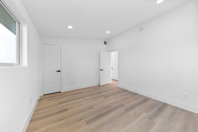 Building Photo - 13014 John Reynolds Rd