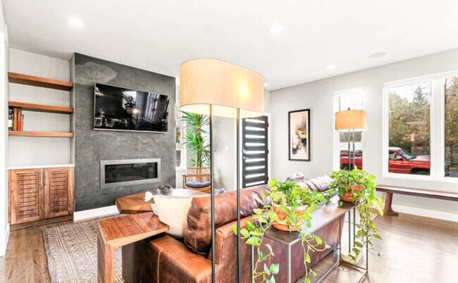 Building Photo - Beautiful 4 bedroom 3 bathroom property in Jefferson Park Denver