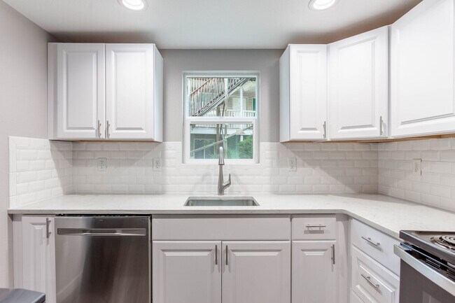 Building Photo - 506 Southway Dr